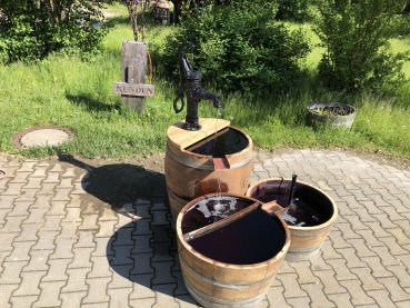 Mittlere Holzfass Triade, Holzfass Wasserspiel